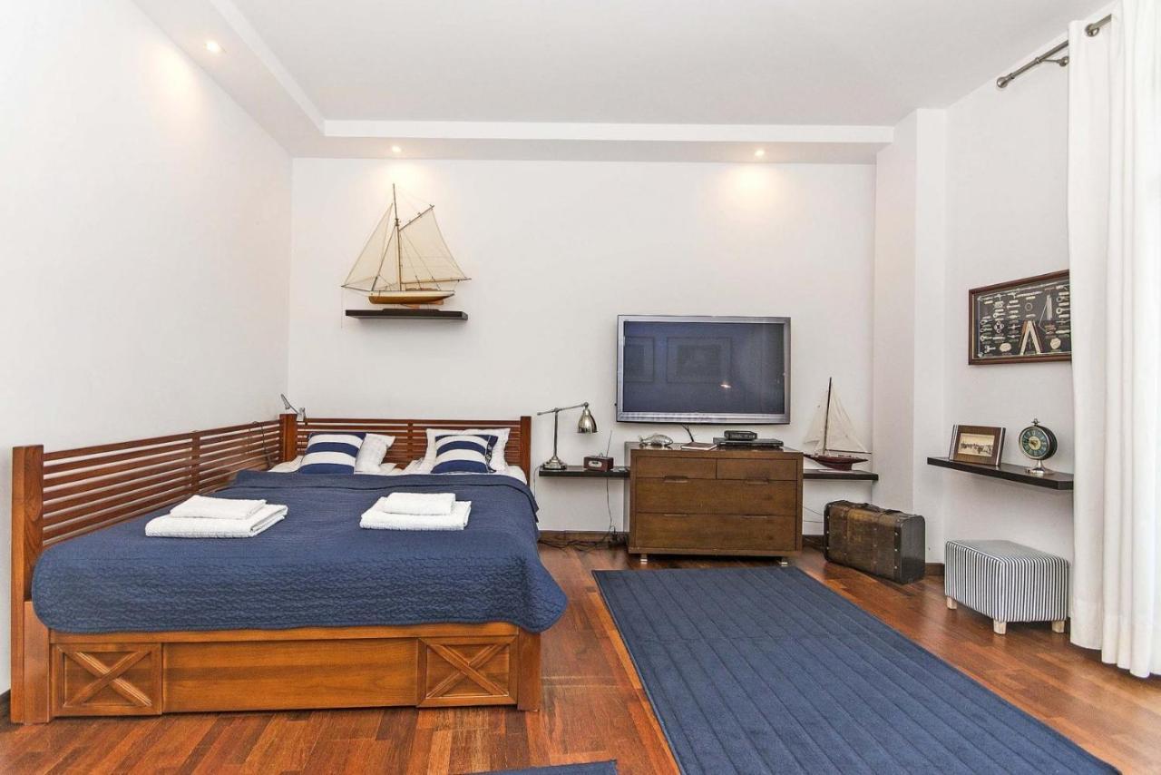 Pirat Rentyear Apartment
